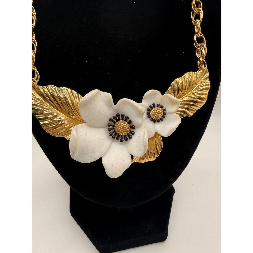 Vintage 1984 Louis Feraud Avon Blossoms of Spring Dogwood Bib Necklace